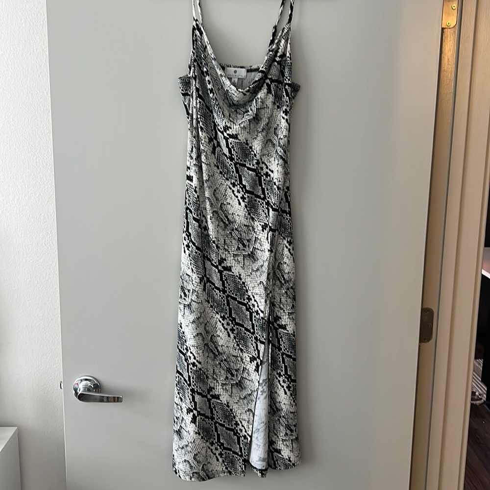 Socialite midi dress black white snake print